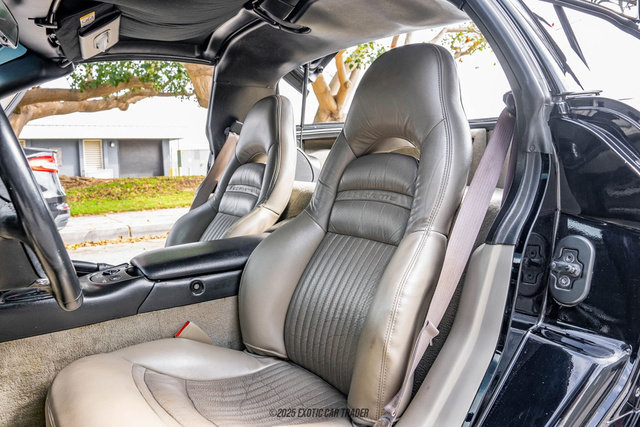 Used 2001 Chevrolet Corvette Coupe w/ Preferred Equipment Group1 image 45