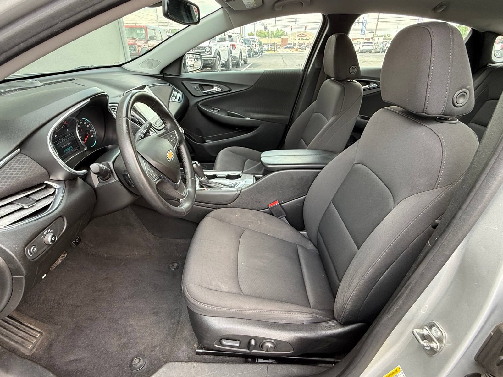 Used 2017 Chevrolet Malibu LT FWD image 13