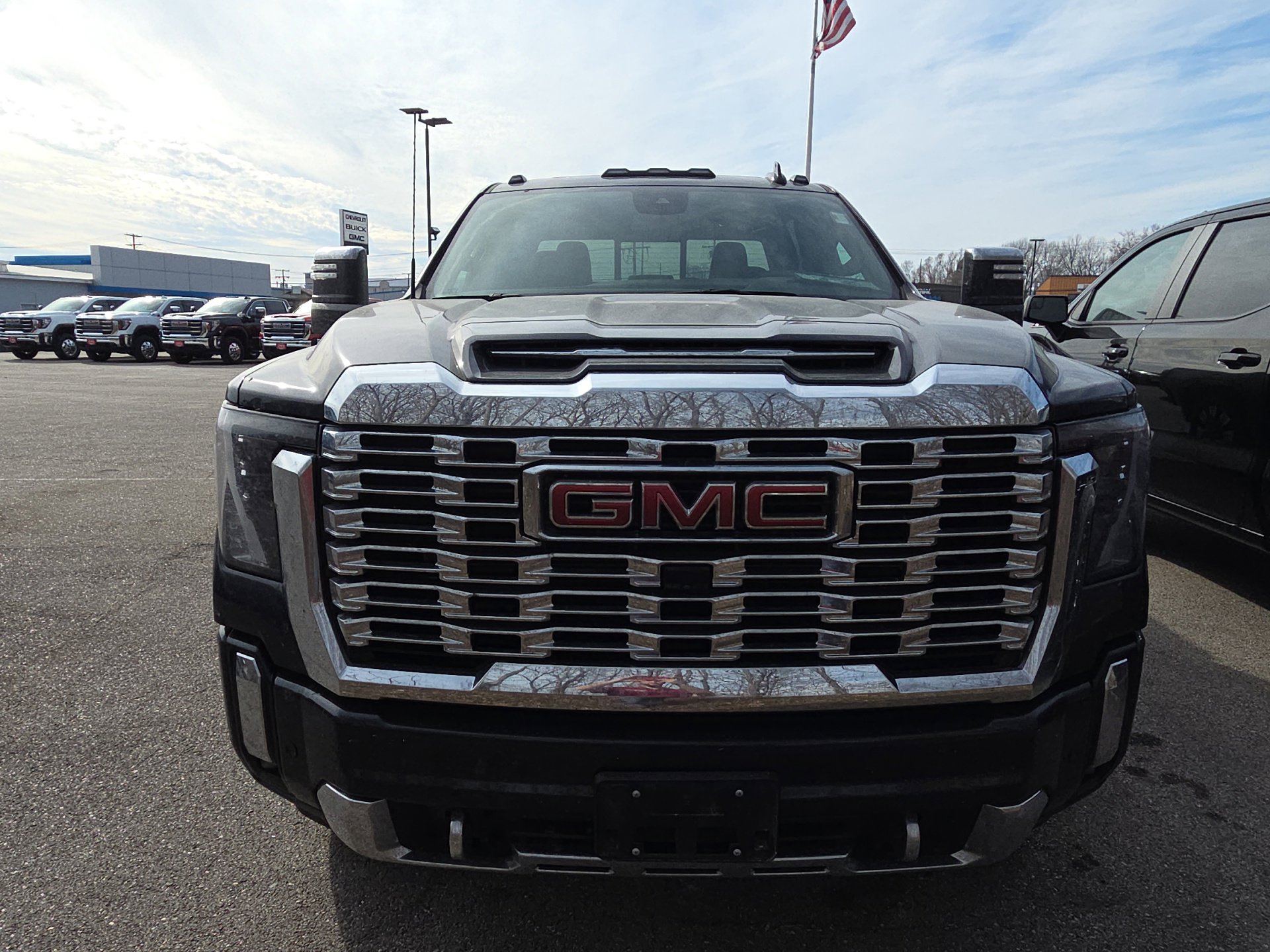 Certified 2025 GMC Sierra 2500 Denali image 2