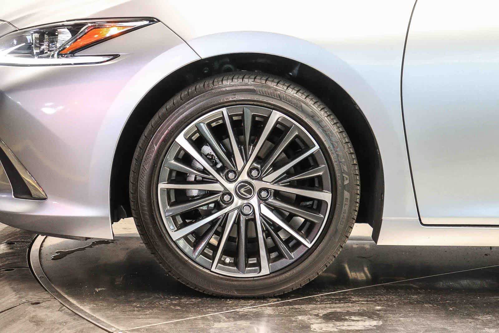 Used 2024 Lexus ES 350 w/ Premium Package FWD image 9
