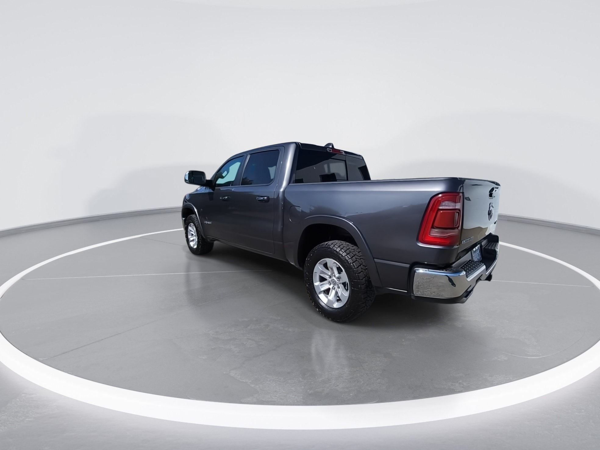 Used 2022 RAM 1500 Laramie AWD/4WD image 6