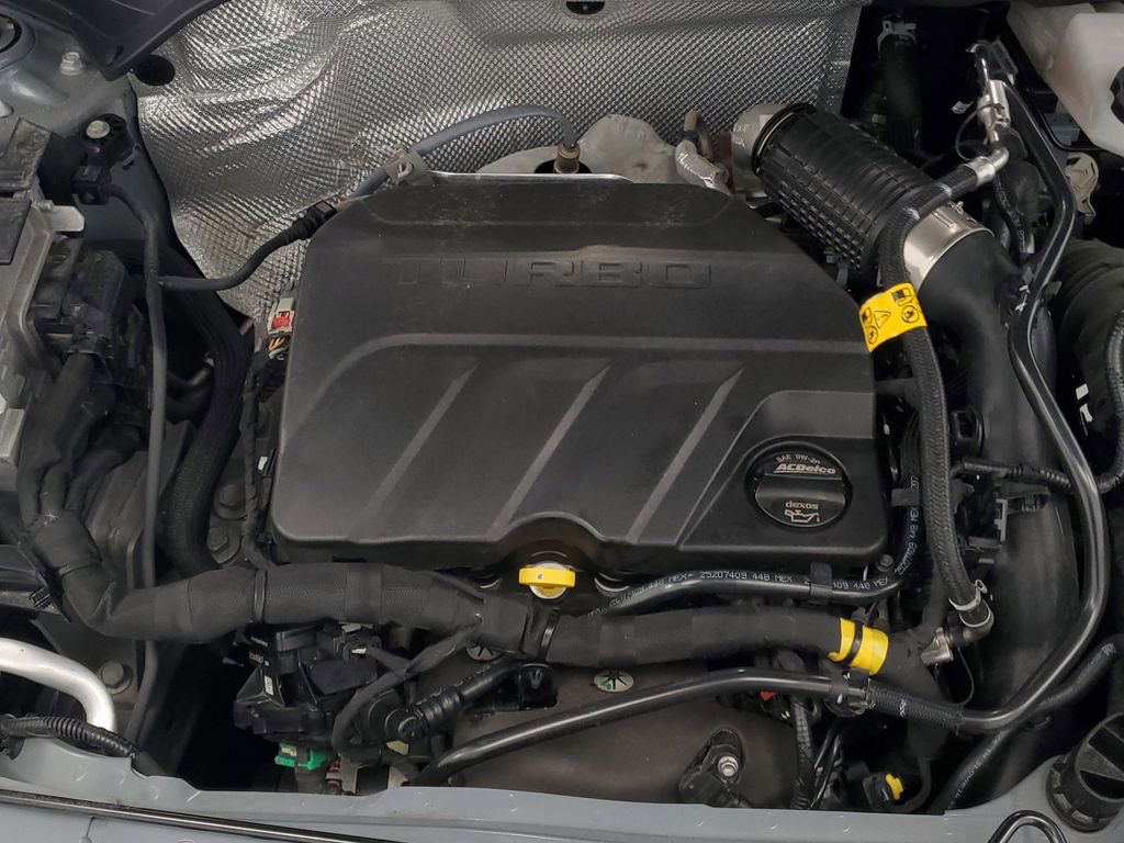 Used 2025 Buick Envista Sport Touring image 9