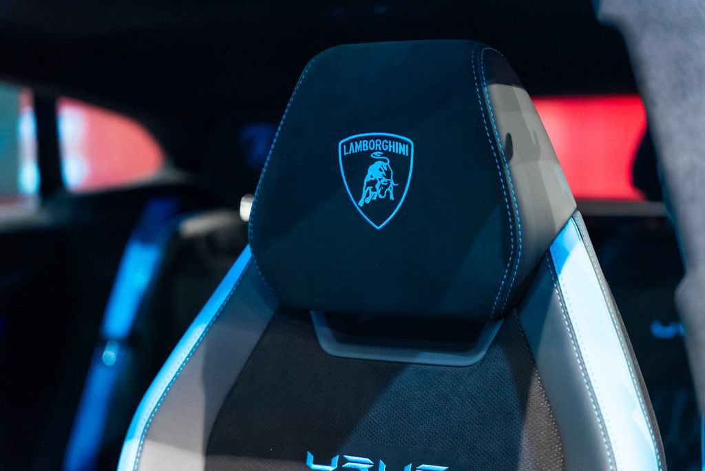 Used 2024 Lamborghini Urus Performante AWD/4WD image 6