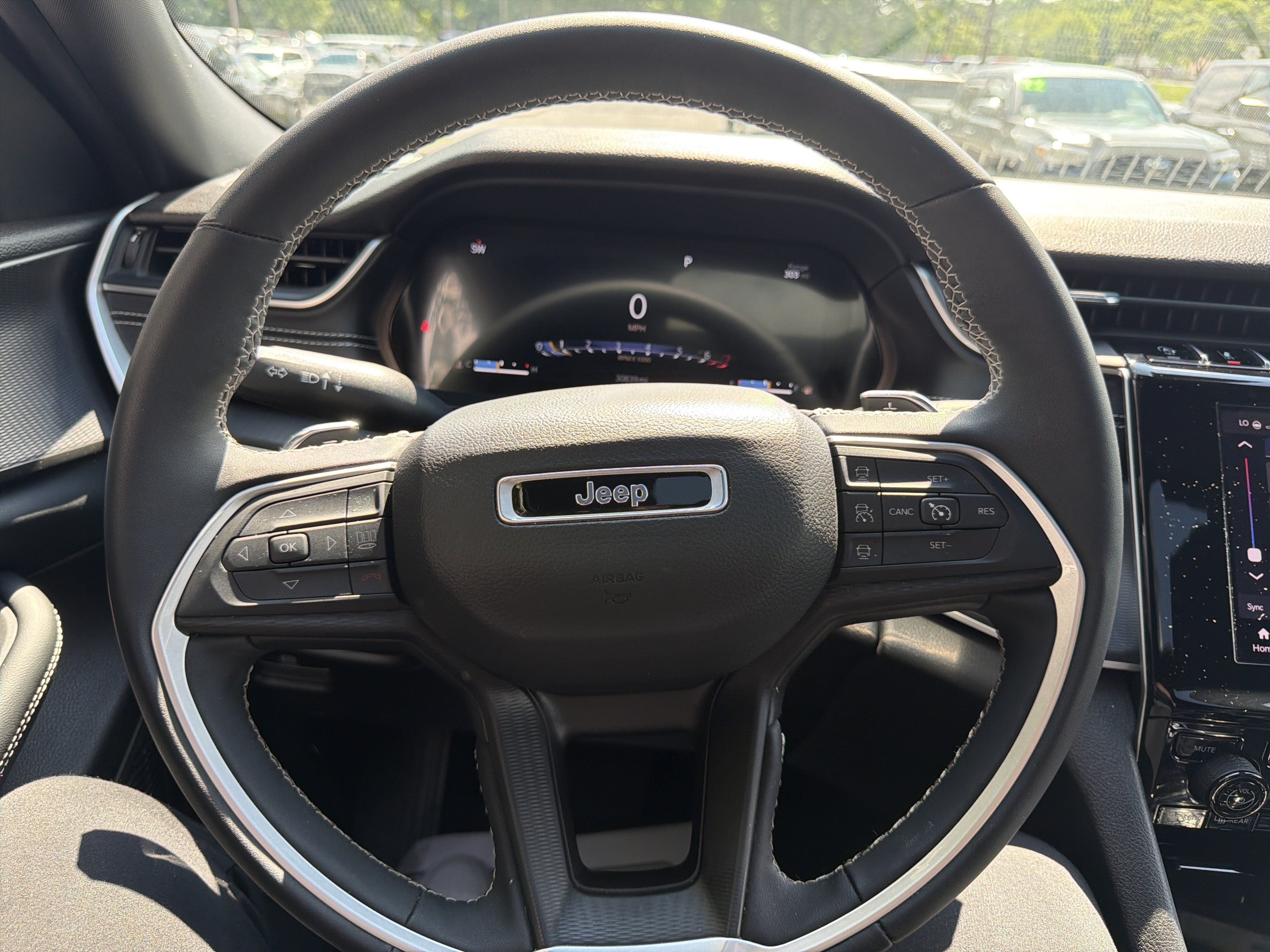 Used 2023 Jeep Grand Cherokee L Laredo AWD/4WD image 18