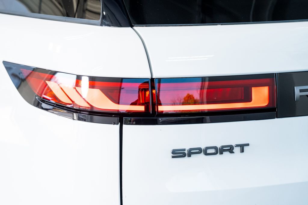 Used 2023 Land Rover Range Rover Sport SE image 23