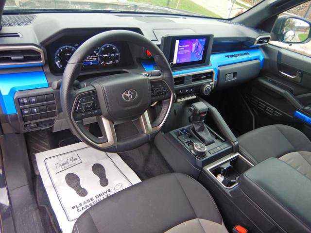 Used 2025 Toyota Tacoma TRD Off-Road image 2