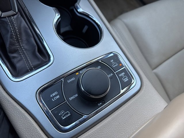 Used 2018 Jeep Grand Cherokee Overland w/ Jeep Active Safety Group image 14