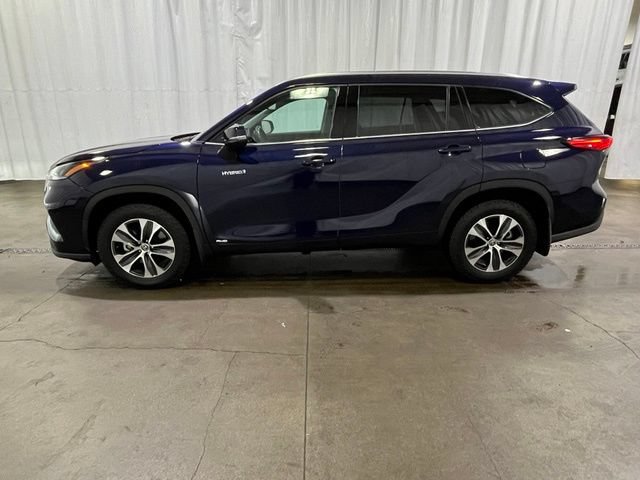 Used 2021 Toyota Highlander XLE AWD/4WD image 6
