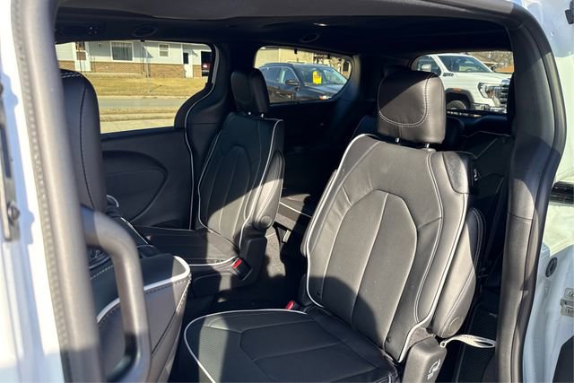 New 2026 Chrysler Pacifica Limited w/ Uconnect Theater Family Group image 10