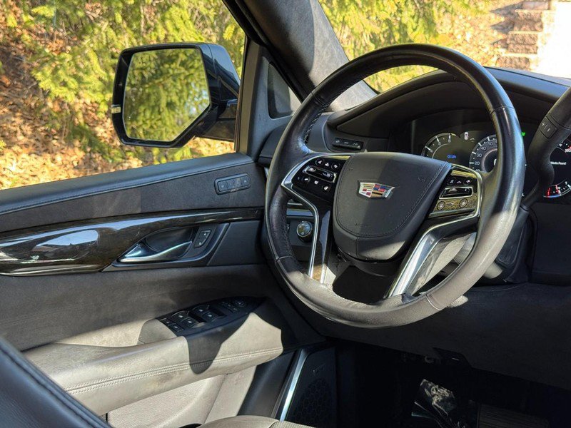 Used 2020 Cadillac Escalade Platinum image 13
