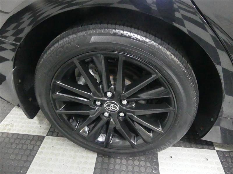 Used 2021 Toyota Camry SE w/ Cold Weather Package image 17