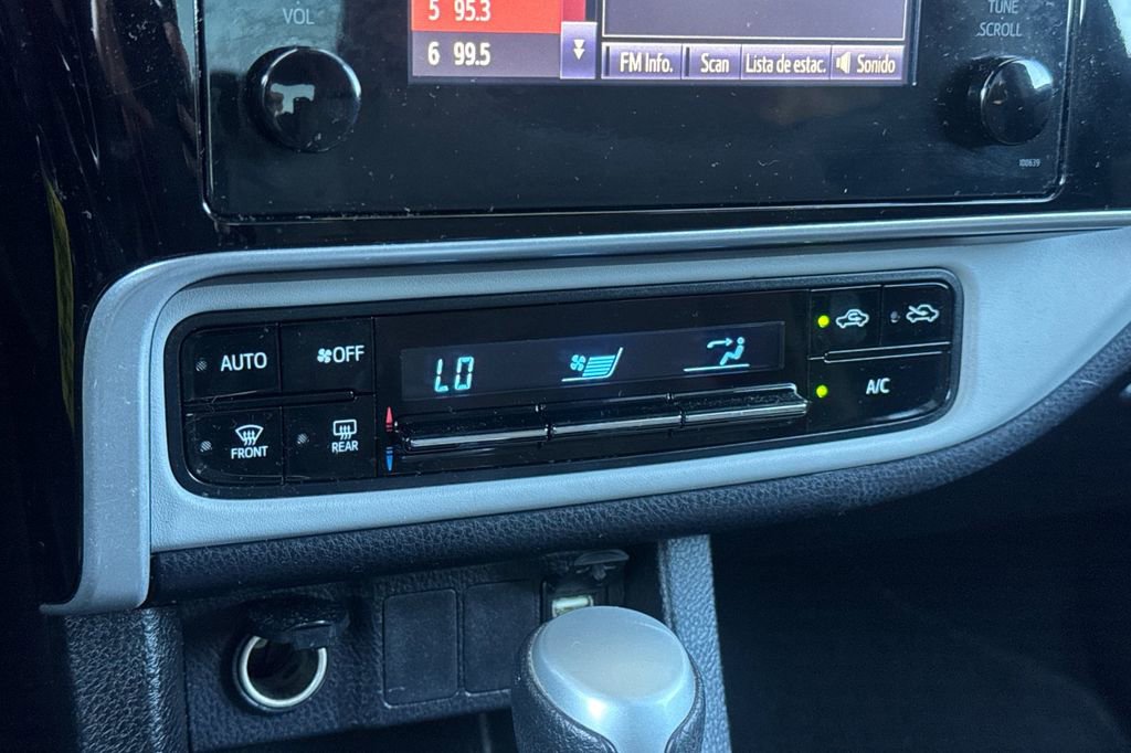 Used 2017 Toyota Corolla LE FWD image 18