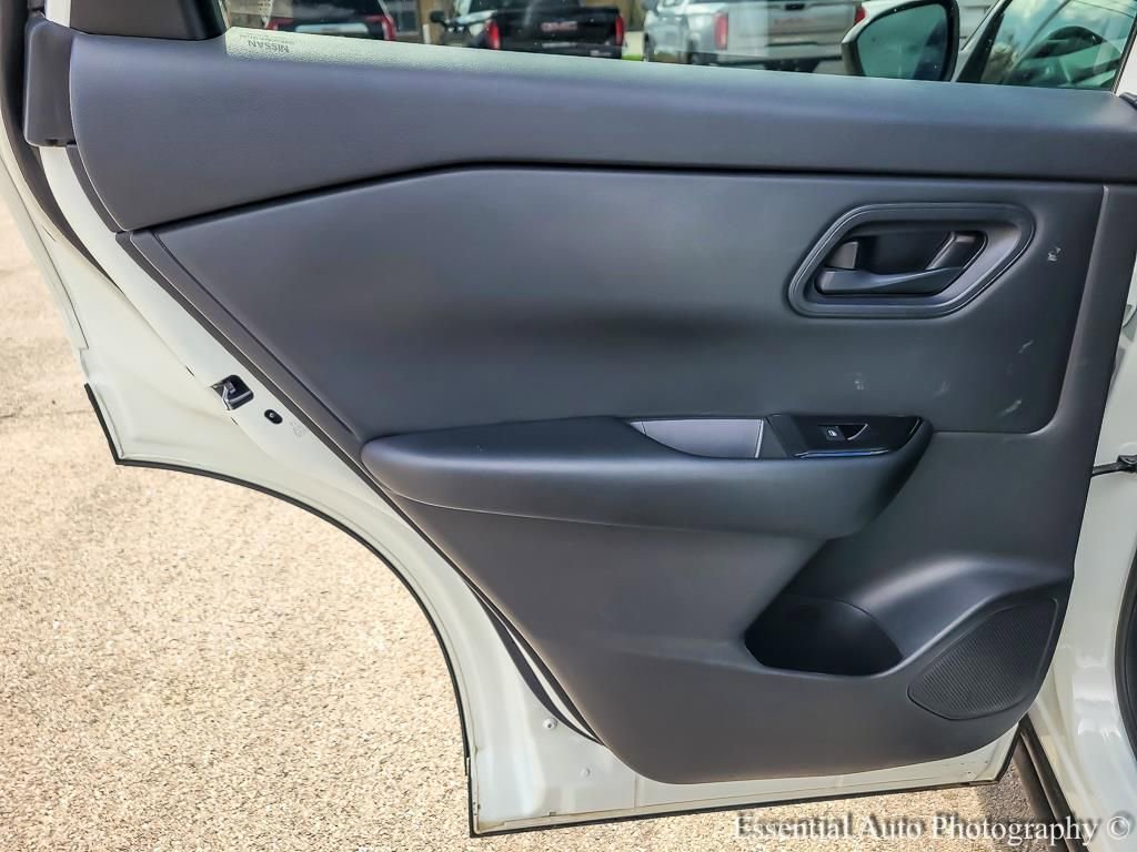 Used 2024 Nissan Rogue S image 19