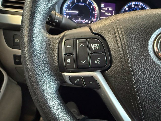 Used 2017 Toyota Highlander LE w/ Carpet Mat Package FWD image 19