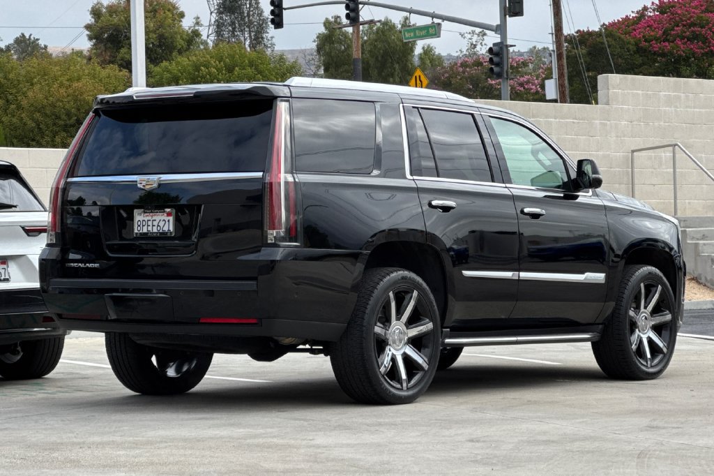 Used 2019 Cadillac Escalade Premium Luxury RWD image 10