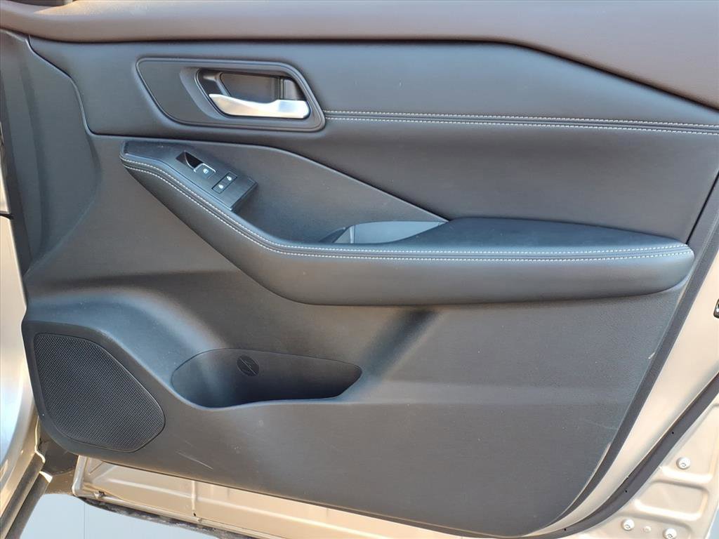 Used 2023 Nissan Rogue SL image 7