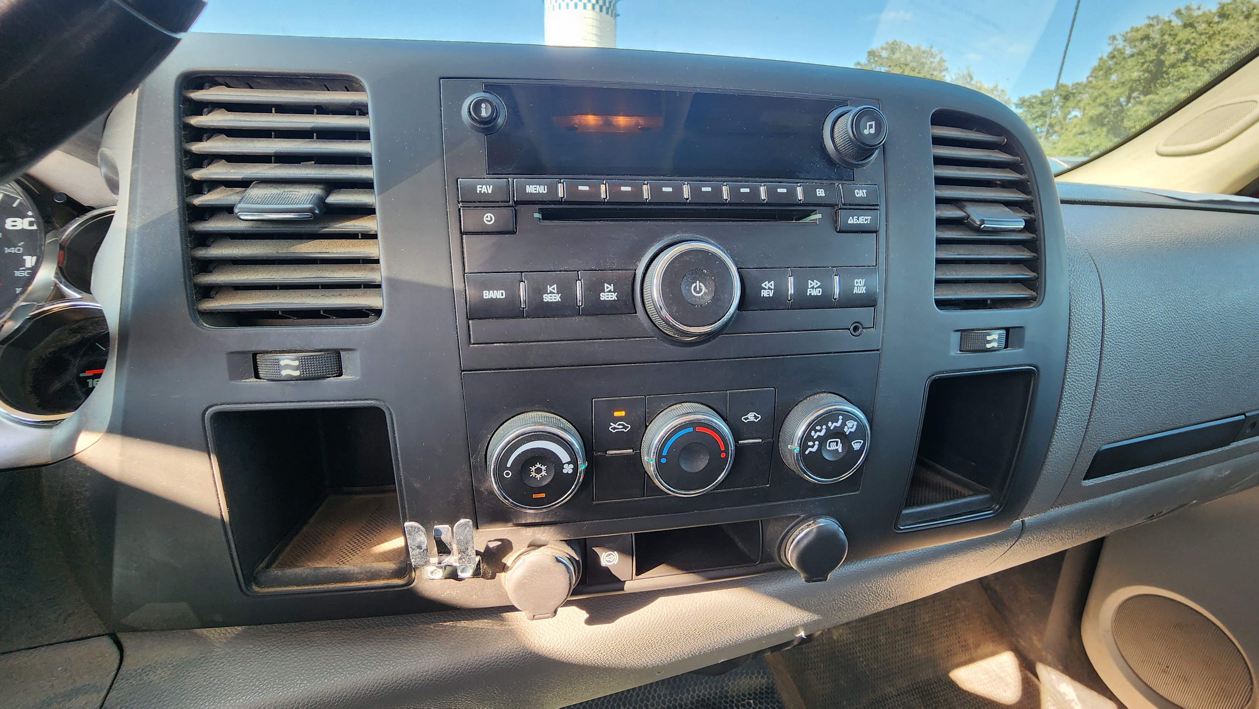 Used 2011 Chevrolet Silverado 3500 4x4 Crew Cab image 17