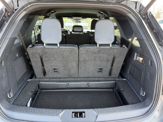 Used 2025 Ford Explorer ST-Line w/ ST-Line Street Pack AWD/4WD image 19
