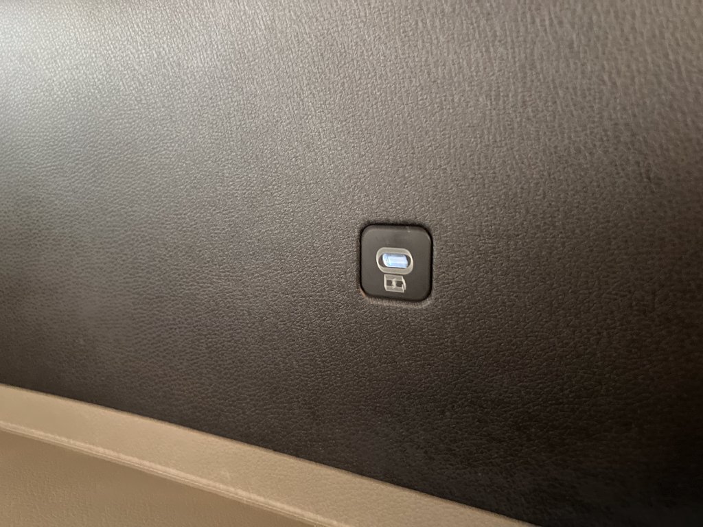 Used 2025 Kia Carnival FWD image 42