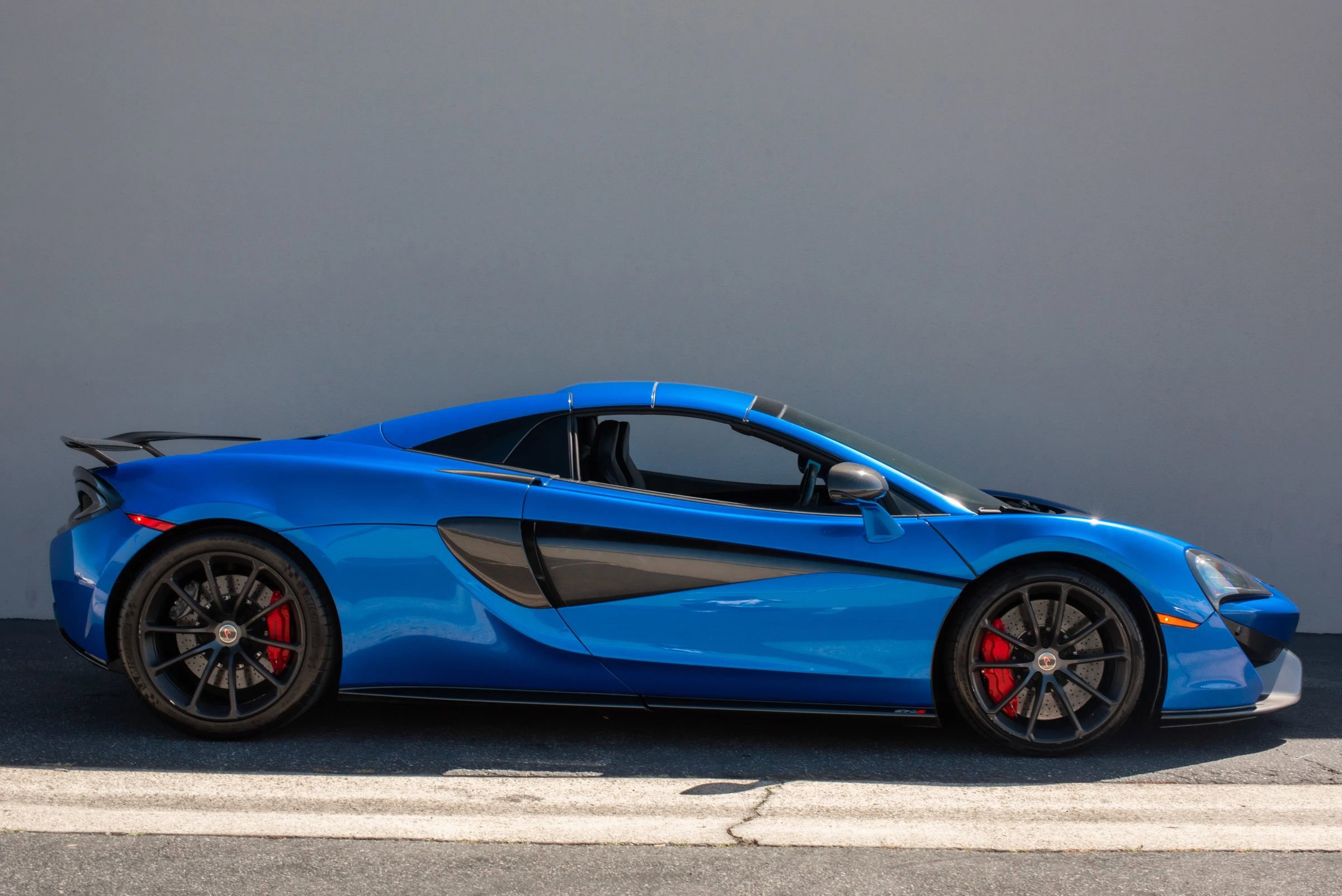 Used 2018 McLaren 570S Spider RWD image 8