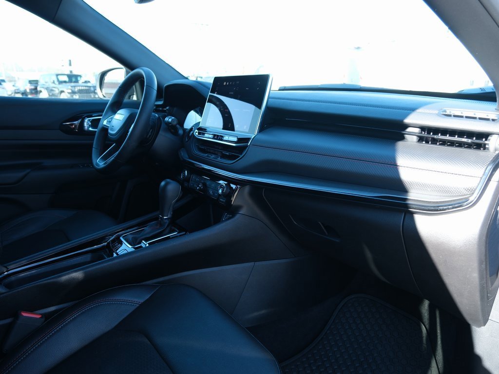 Used 2024 Jeep Compass Trailhawk image 32