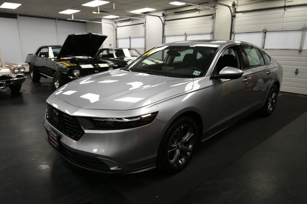 Used 2023 Honda Accord EX image 3