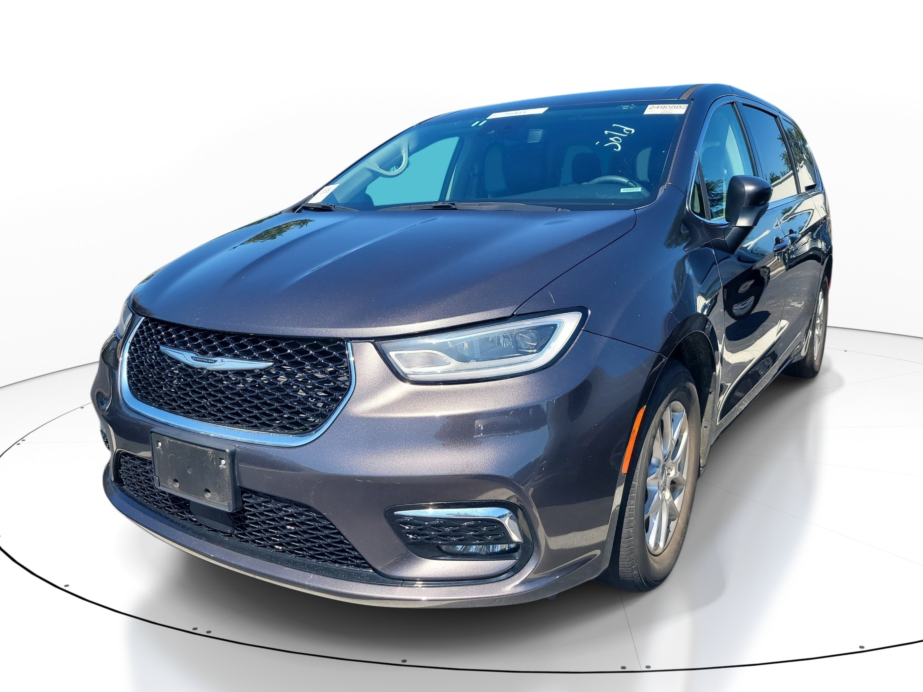 Used 2023 Chrysler Pacifica Touring-L FWD image 3
