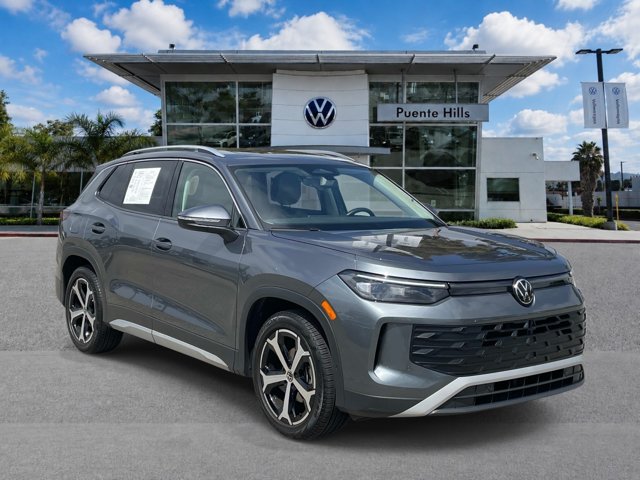 Certified 2026 Volkswagen Tiguan SE w/ Panoramic Sunroof Package FWD image 1
