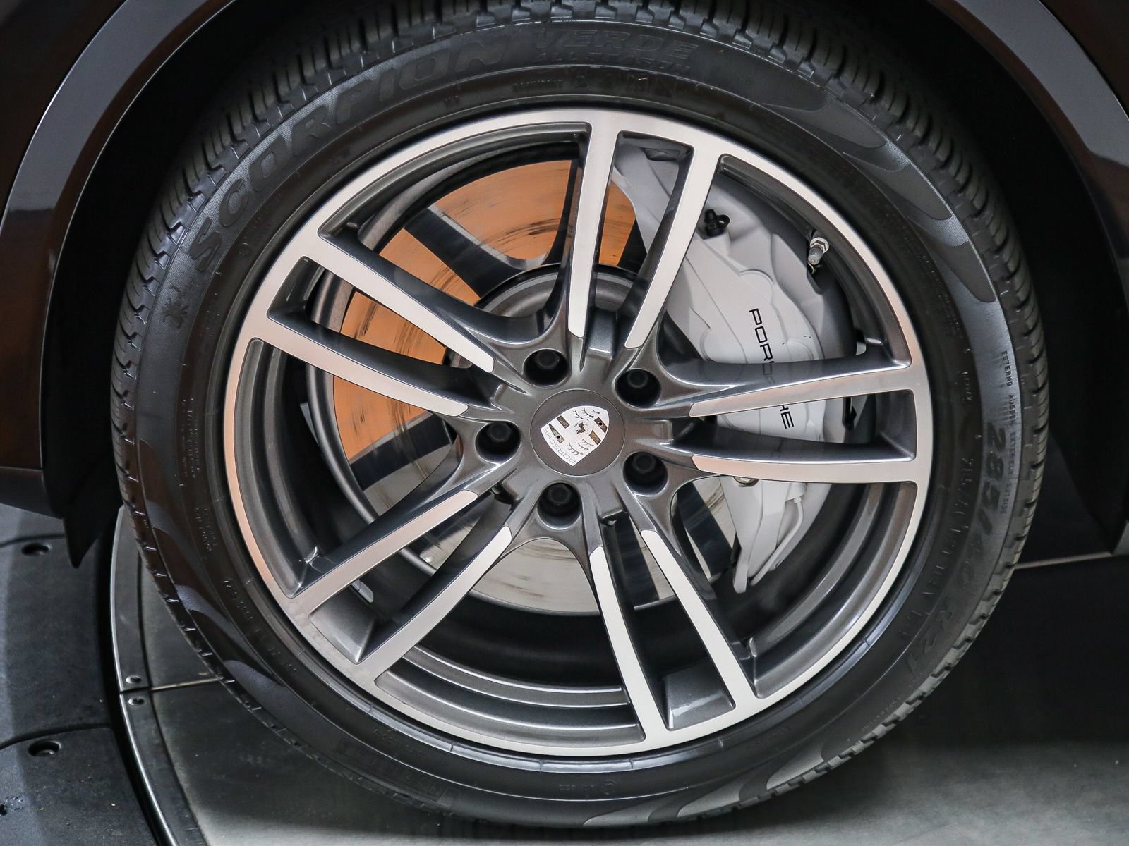 Certified 2020 Porsche Cayenne Turbo AWD/4WD image 13