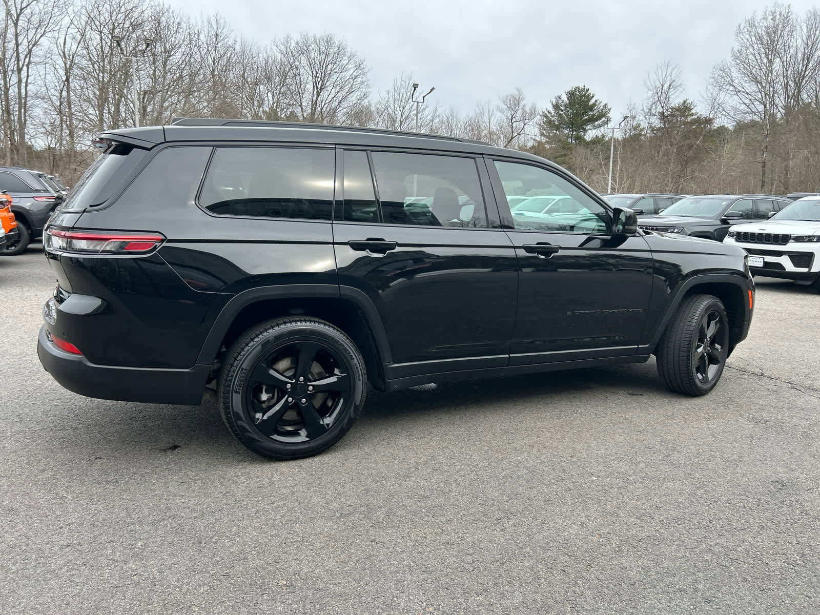 Used 2025 Jeep Grand Cherokee L Limited w/ Black Appearance Package image 4