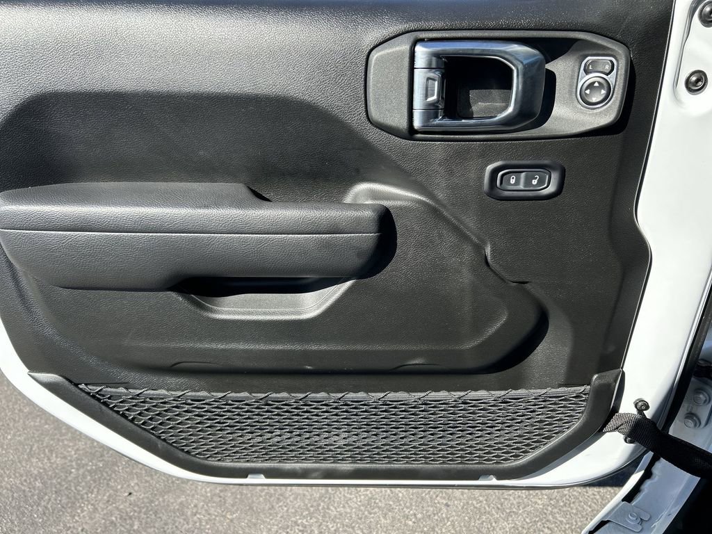 Used 2025 Jeep Wrangler Willys image 18