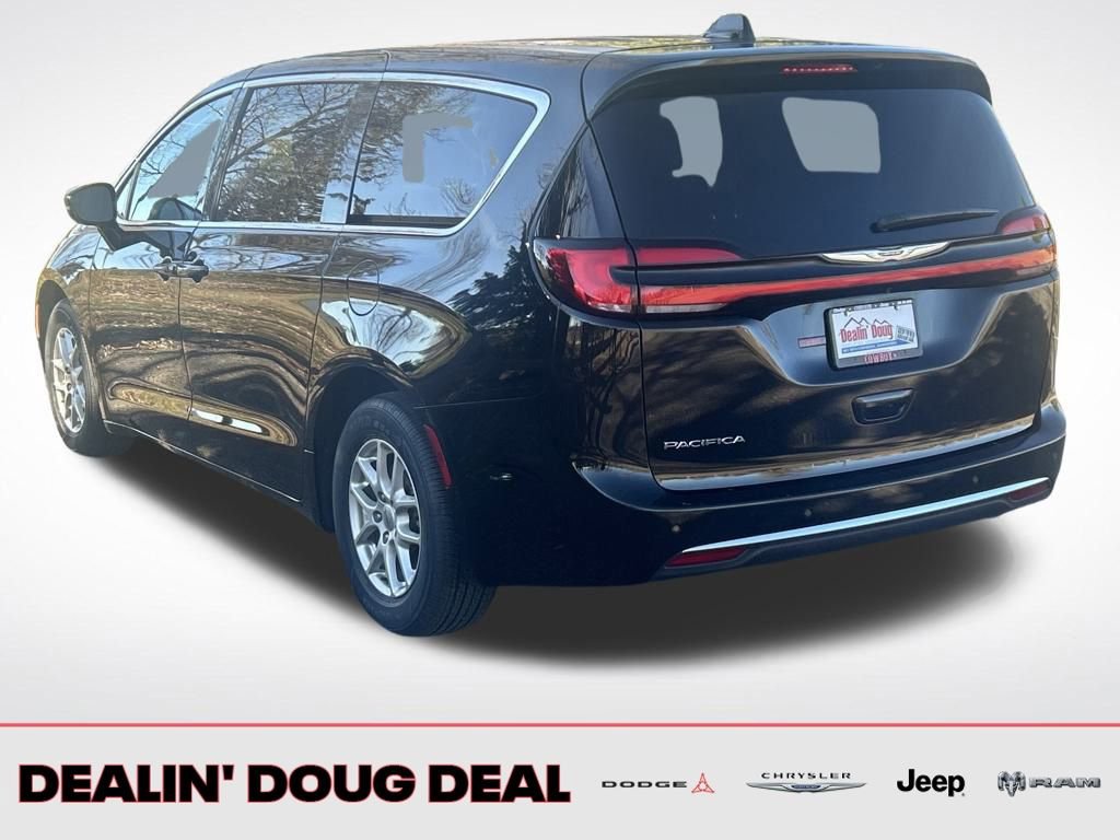 Used 2024 Chrysler Pacifica Touring-L video 3