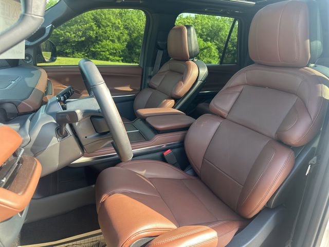 Used 2026 Lincoln Navigator Reserve AWD/4WD image 13