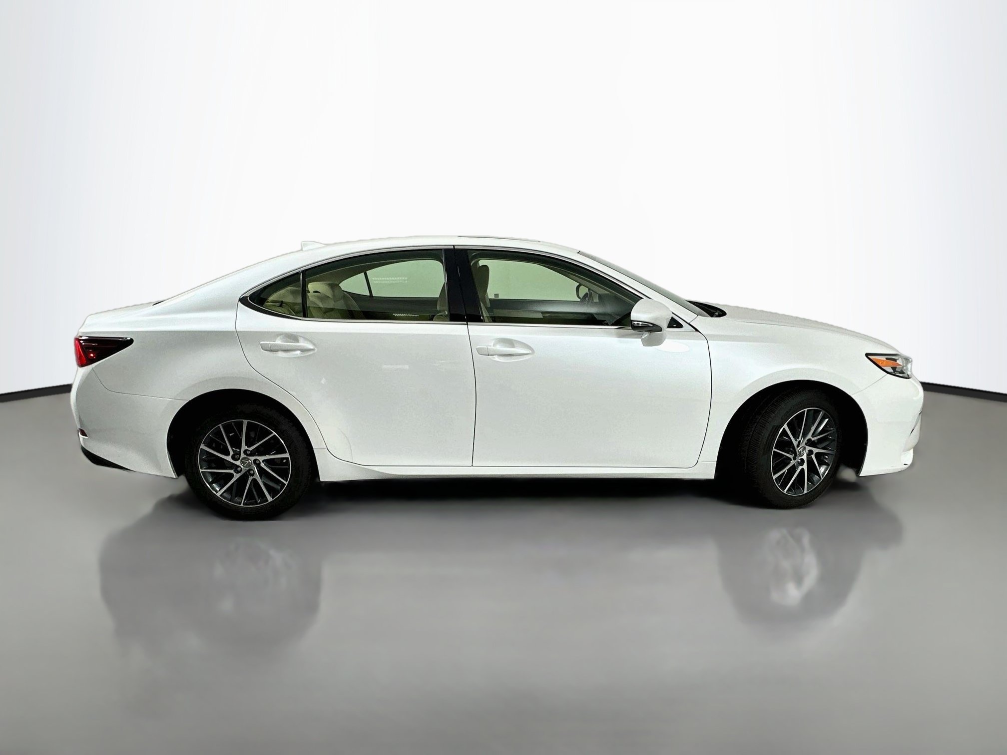 Used 2017 Lexus ES 350 w/ Luxury Package FWD image 8