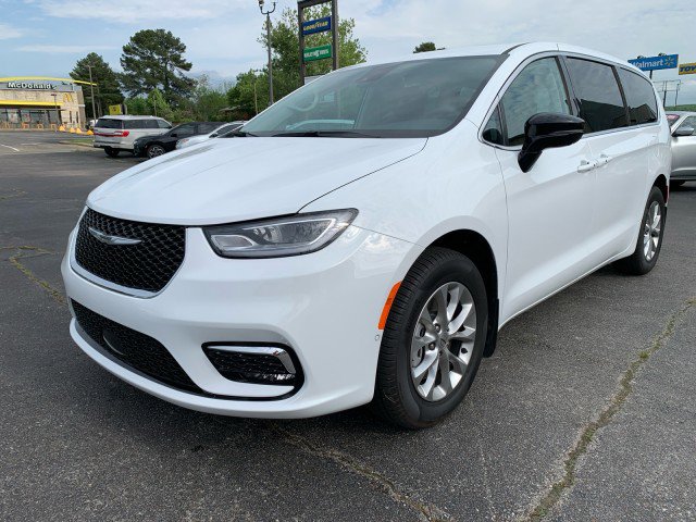 Used 2024 Chrysler Pacifica Touring-L image 10