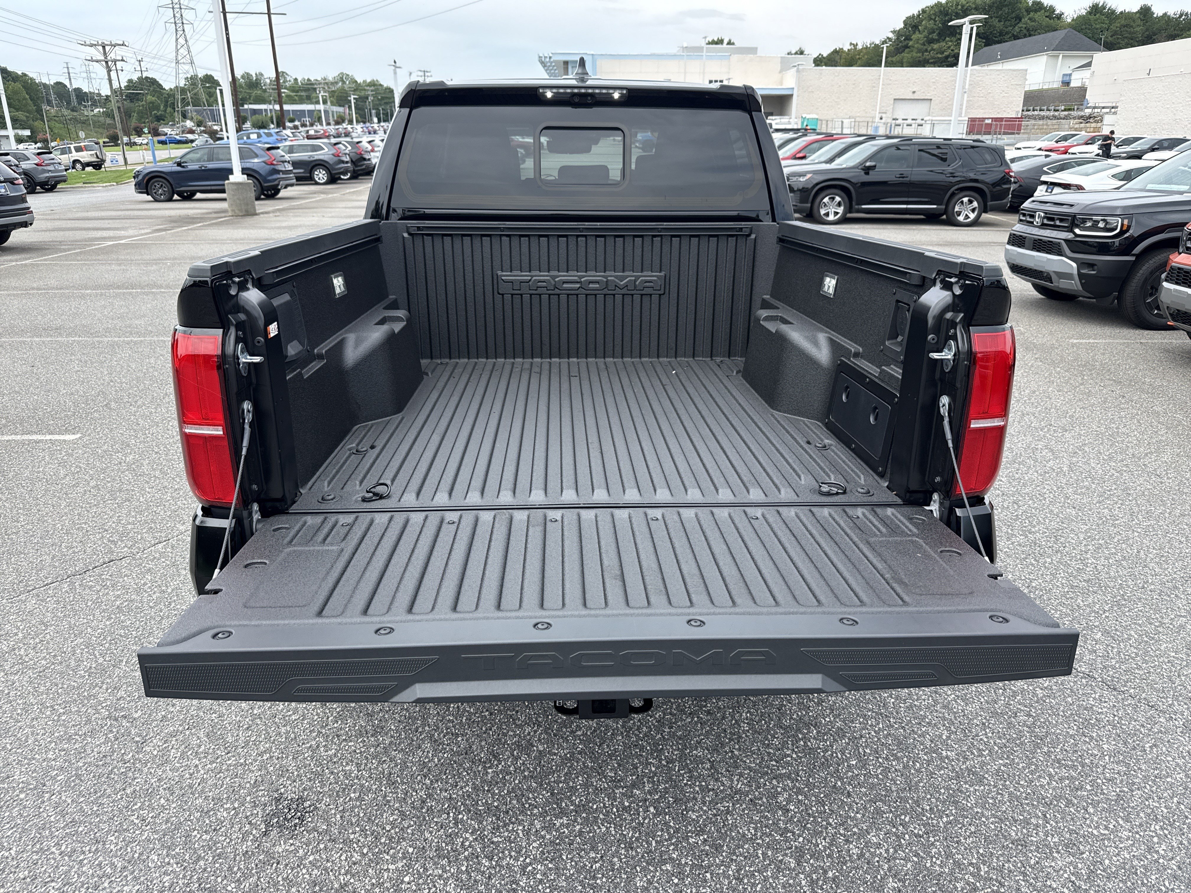 Used 2024 Toyota Tacoma Limited w/ Limited Package (LT) AWD/4WD image 33