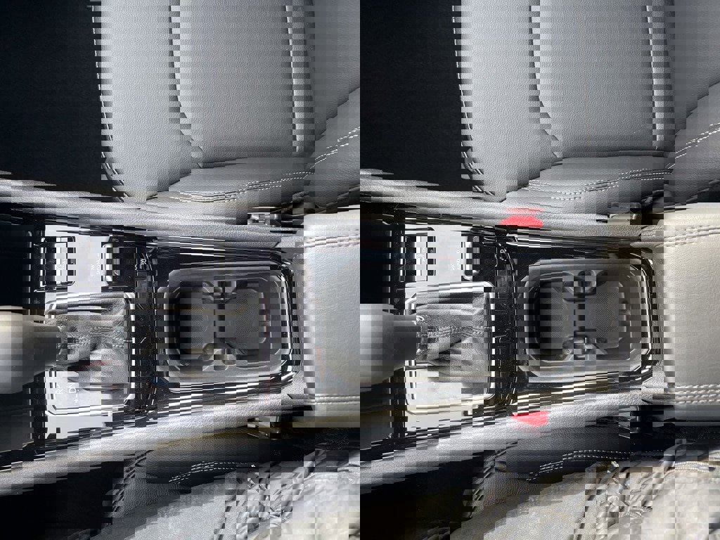 New 2026 Jeep Compass Limited image 32