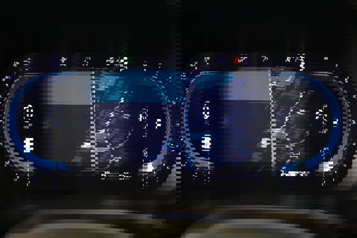 Used 2025 Volvo V60 B5 Cross Country Plus image 36