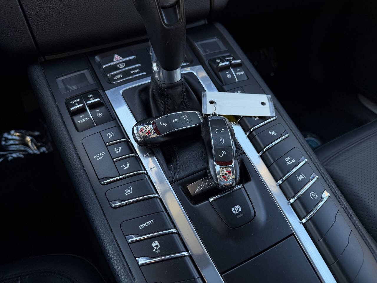 Used 2017 Porsche Macan image 32