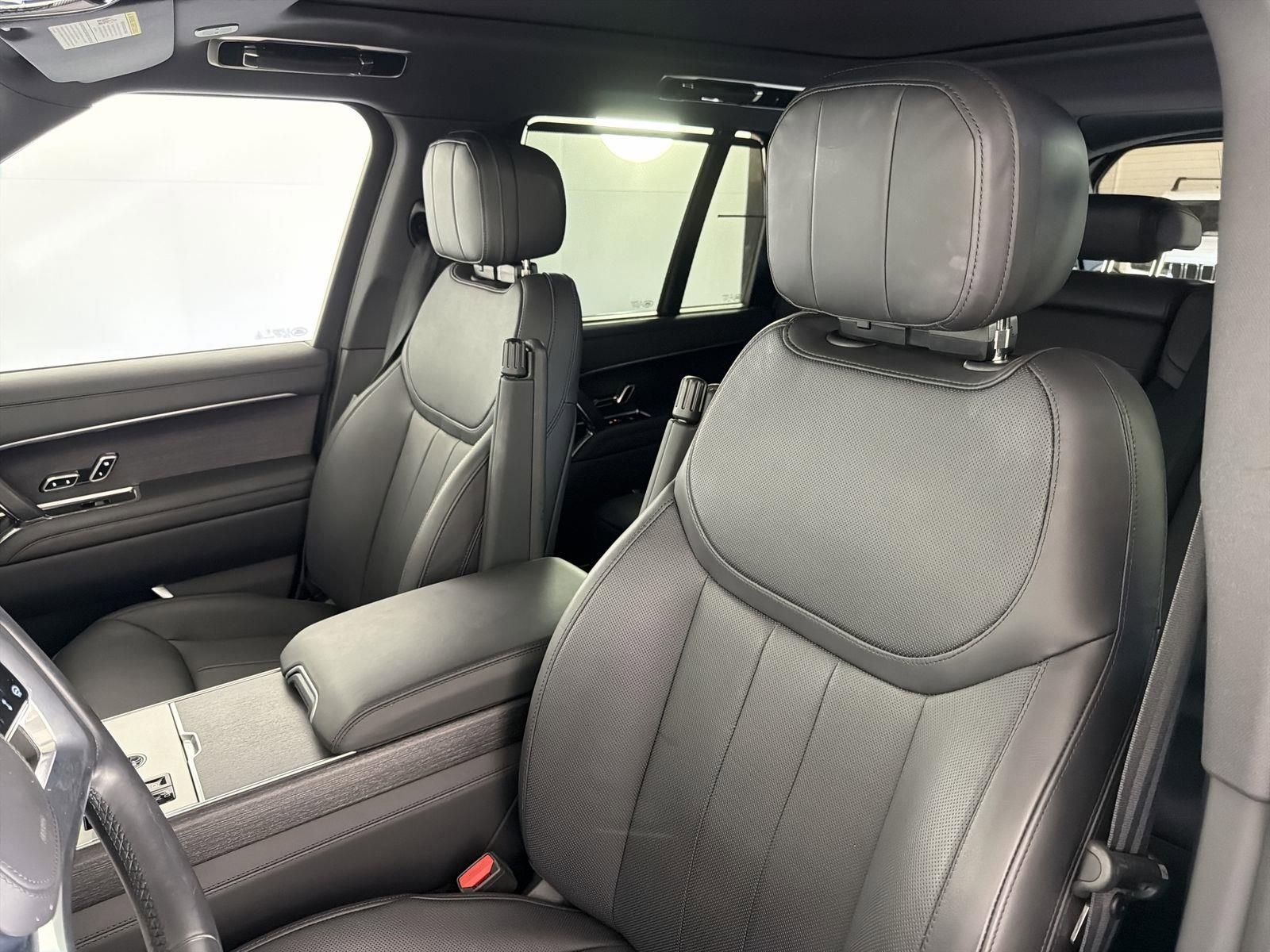Certified 2025 Land Rover Range Rover SE image 23