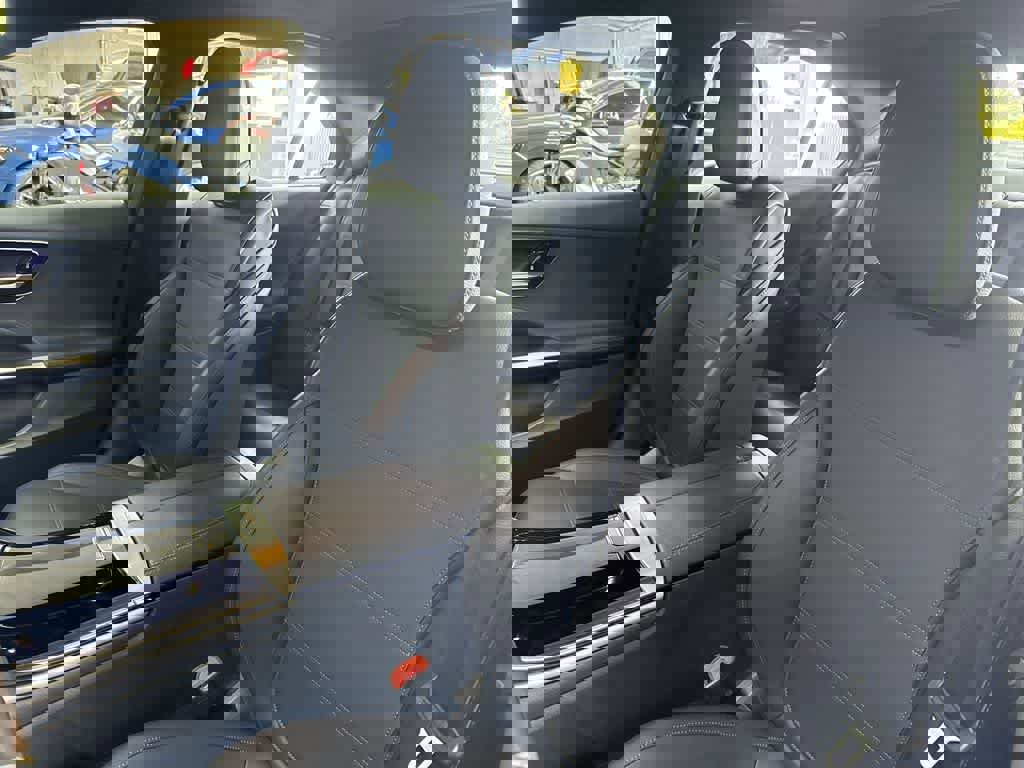 Used 2025 Mercedes-Benz C 300 4MATIC Sedan image 14