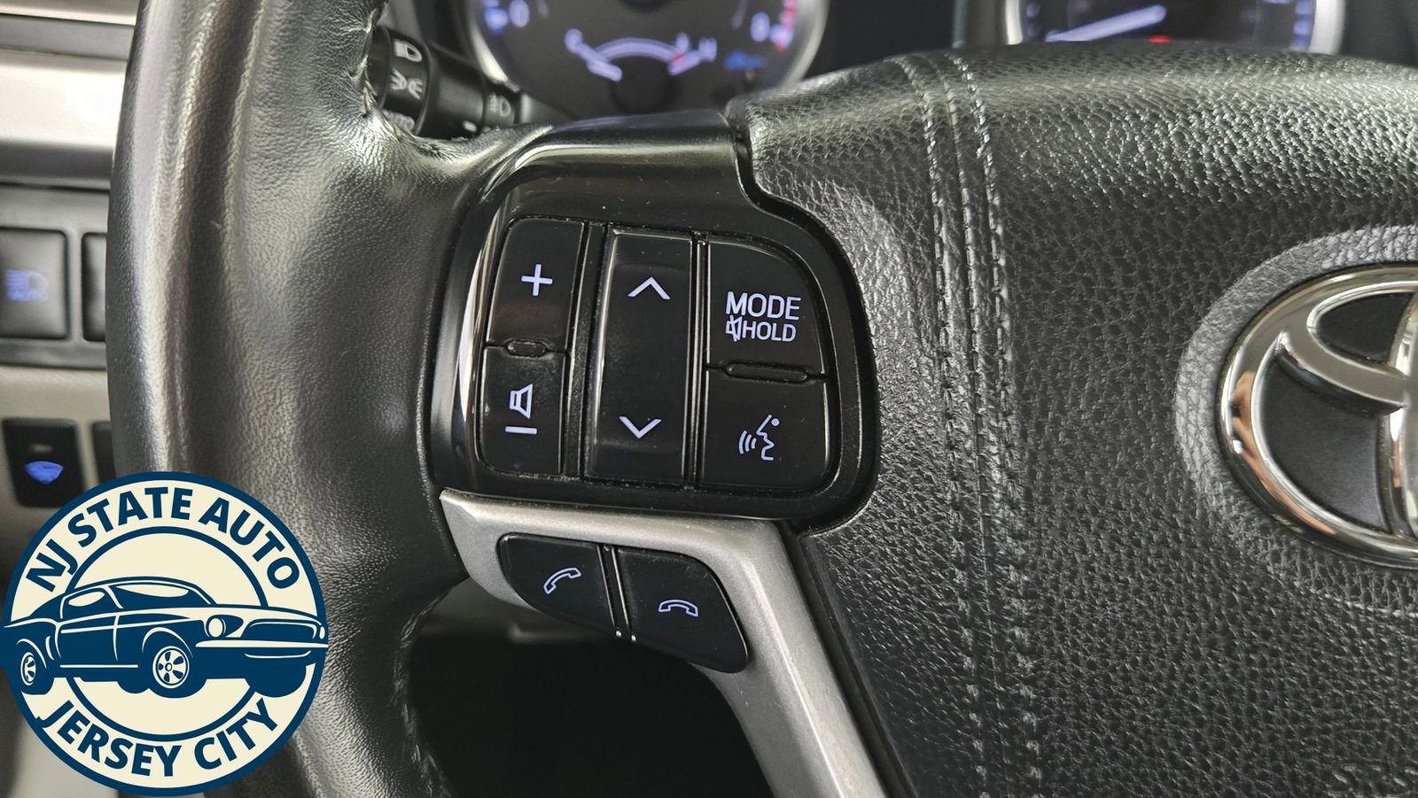Used 2019 Toyota Highlander Plus AWD/4WD image 13