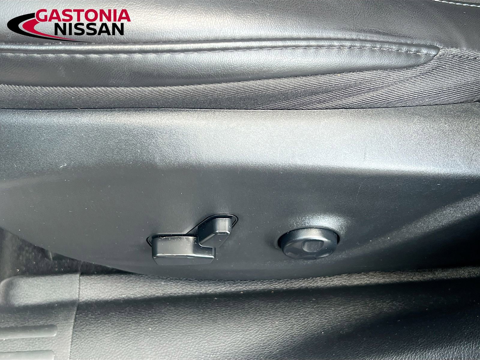 Used 2019 Jeep Cherokee Latitude Plus w/ Cold Weather Group image 25