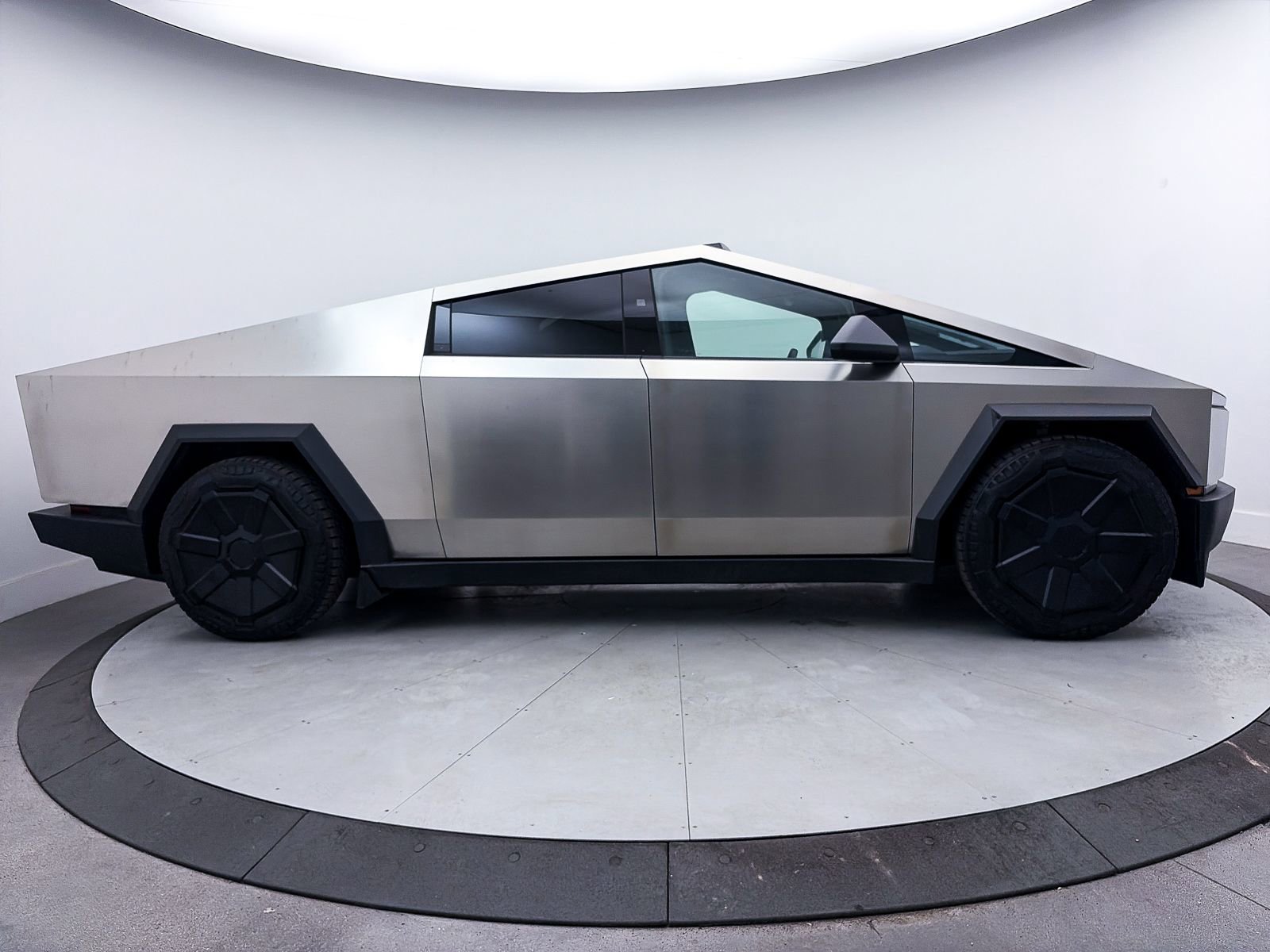 Used 2024 Tesla Cybertruck Cyberbeast image 37