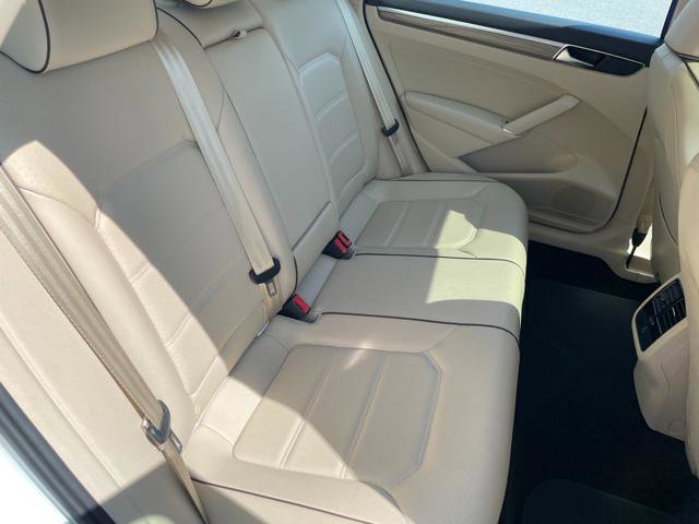 Used 2018 Volkswagen Passat 2.0T SE FWD image 34