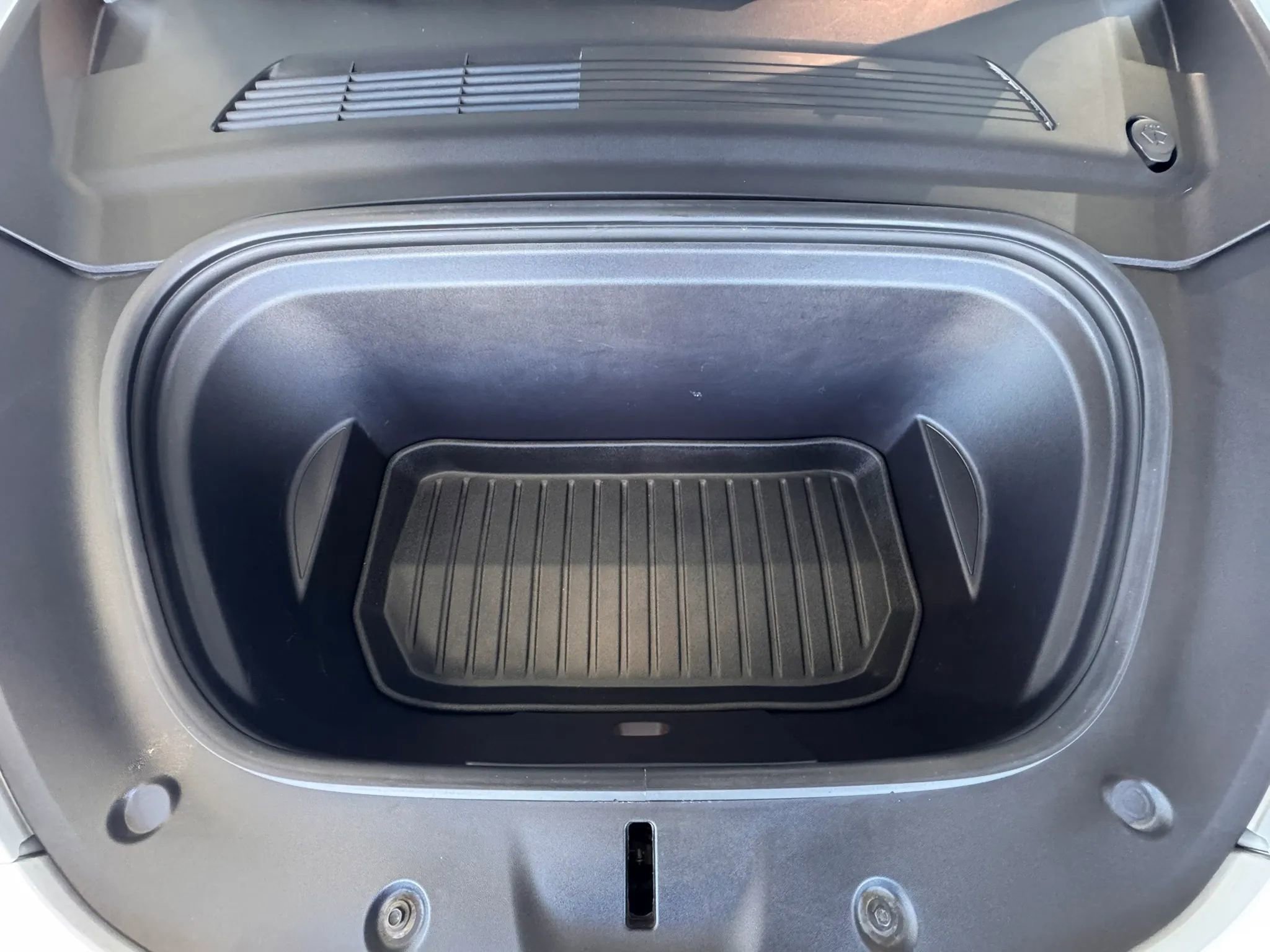 Used 2020 Tesla Model Y Long Range image 40