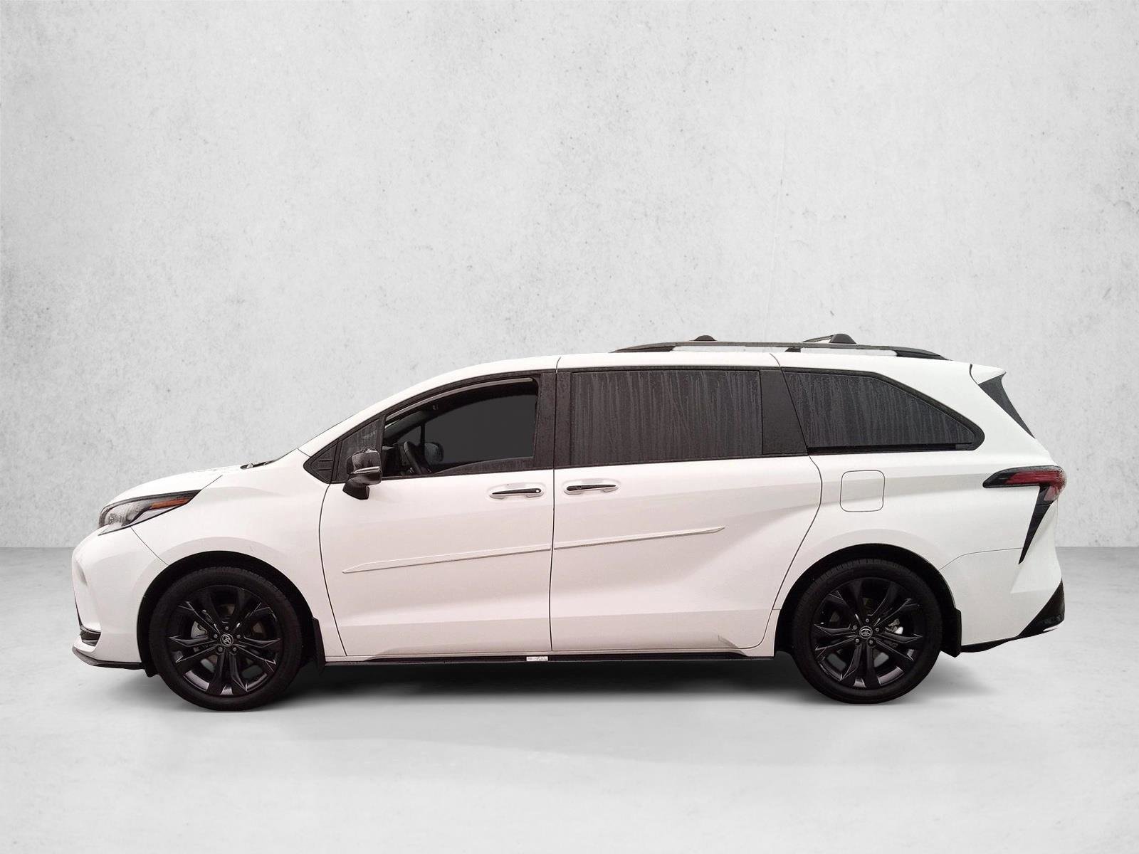 Used 2025 Toyota Sienna XSE w/ XSE Premium Package FWD image 8