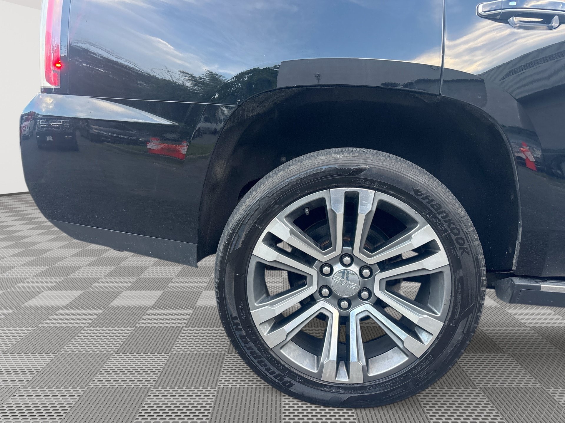 Used 2017 GMC Yukon Denali w/ Open Road Package AWD/4WD image 30