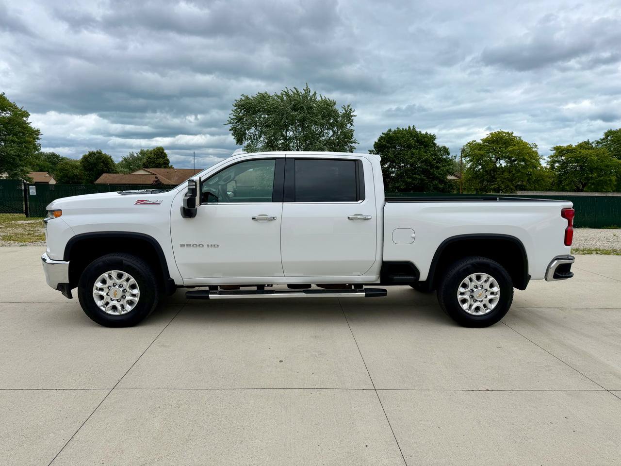 Used 2022 Chevrolet Silverado 2500 LTZ w/ LTZ Convenience Package AWD/4WD image 2
