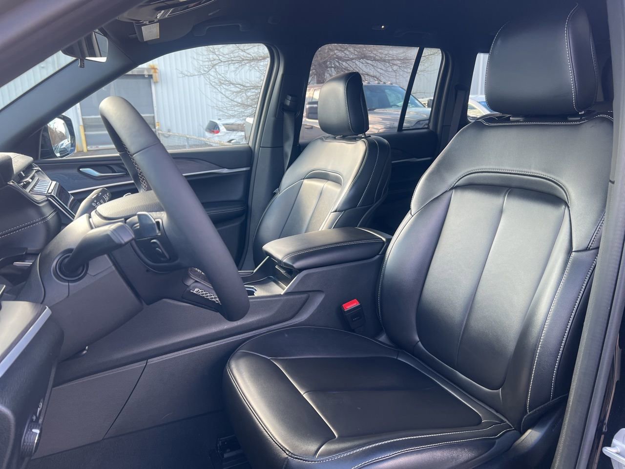 Used 2025 Jeep Grand Cherokee Limited image 17